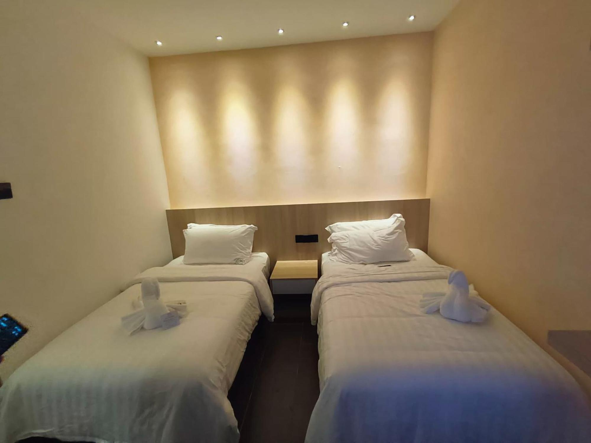 Red'S Hotel Bintulu Extérieur photo