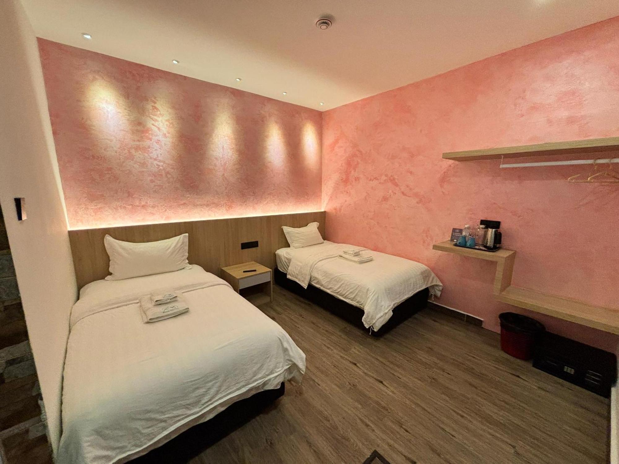 Red'S Hotel Bintulu Extérieur photo